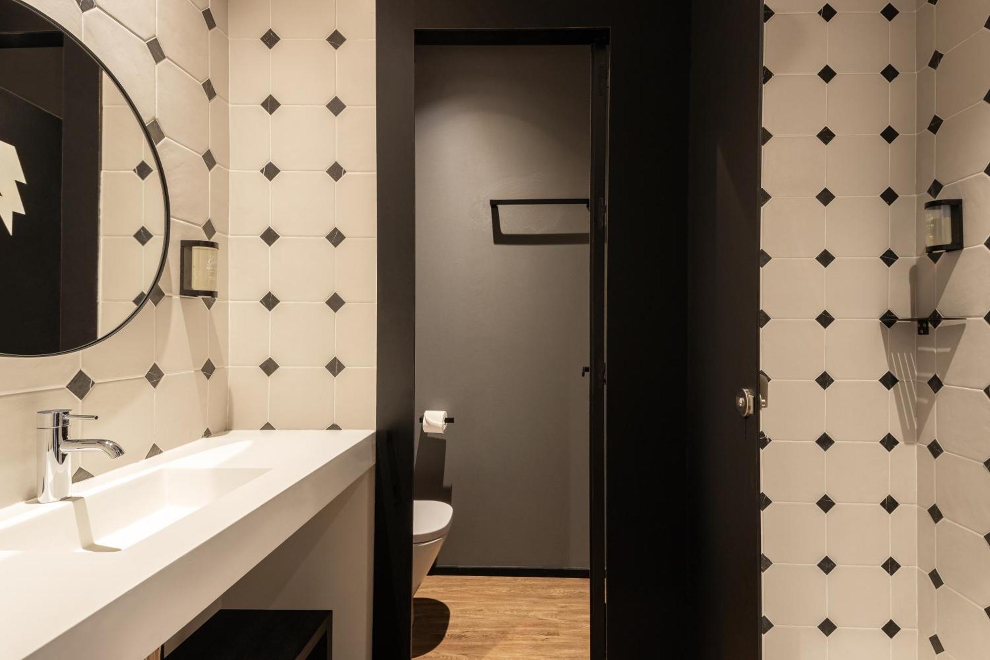 Quadruple Room Private Bathroom